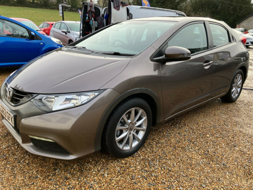 Honda Civic  1.4 SE. Petrol. Manual. Bronze. Very Low Mileage