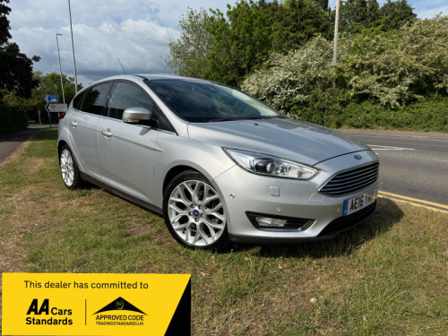 Ford Focus  TITANIUM X 5-Door 1 PREV OWNER 7 SERVICES ULEZ COMPLIANT 