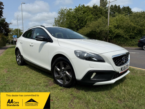Volvo V40  D2 CROSS COUNTRY LUX NAV 5-Door ULEZ COMPLIANT 