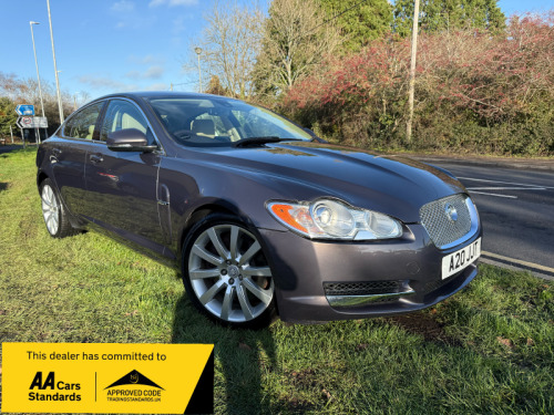 Jaguar XF  3.0d V6 Premium Luxury Saloon 4dr Diesel Auto Euro 5 (240 ps) VERY LOW MILE 