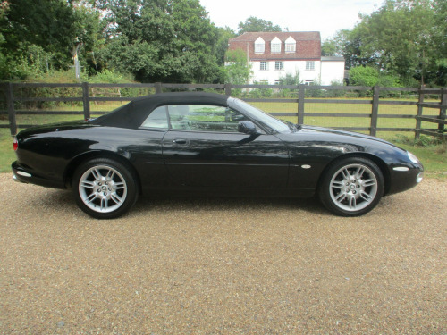 Jaguar XK8  CONVERTIBLE 2-Door