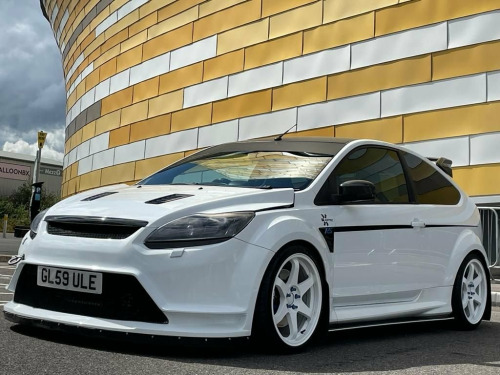 Ford Focus  2.5 RS 3d 300 BHP JWR Racing Alloys in white 
