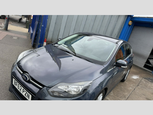 Ford Focus TITANIUM 5-Door