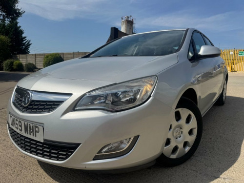 Vauxhall Astra  1.6 16v Exclusiv Hatchback 5dr Petrol Manual Euro 