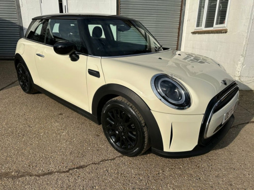 MINI Hatch  1.5 Cooper Classic Hatchback 3dr Petrol Manual Eur