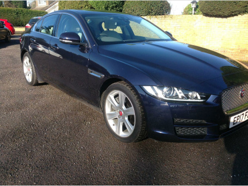 Jaguar XE 2.0 i Portfolio