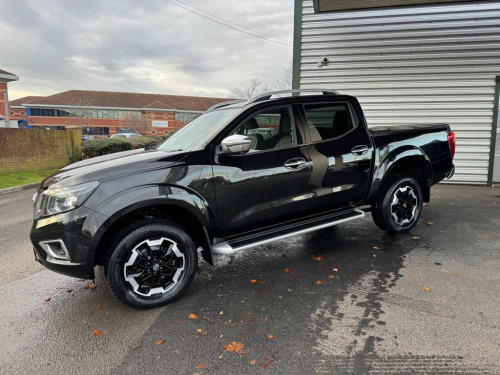 Nissan Navara  2.3 dCi Tekna Pickup Double Cab 4dr Diesel Manual 