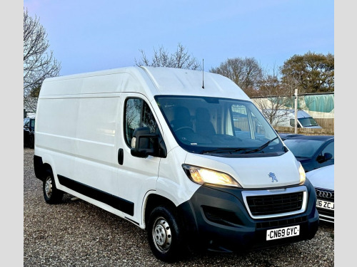 Peugeot Boxer  2.2 BlueHDi 335 Professional Panel Van 5dr Diesel 