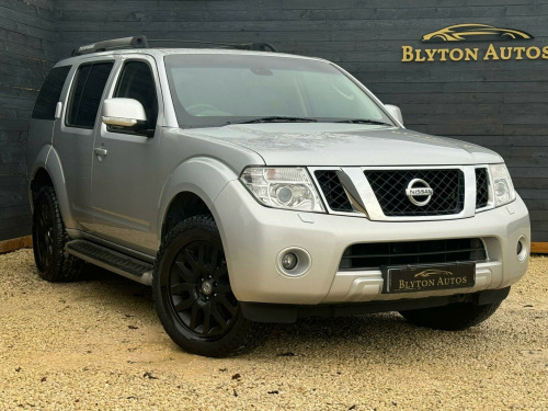 Nissan Pathfinder  2.5 dCi Tekna Auto 4WD Euro 4 5dr