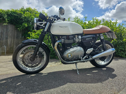 Triumph THRUXTON 1200  -