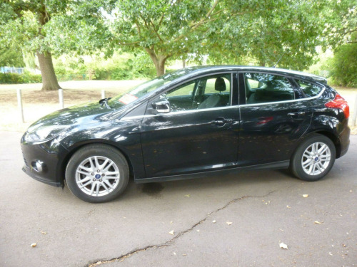 Ford Focus  1.0T EcoBoost Titanium Euro 5 (s/s) 5dr
