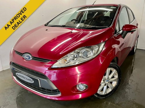 Ford Fiesta  1.25 Zetec Hatchback 5dr Petrol Manual (133 g/km,