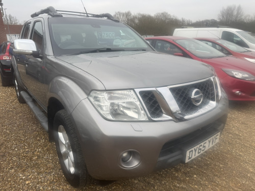 Nissan Navara  Double Cab Pick Up Tekna 2.5dCi 190 4WD Auto