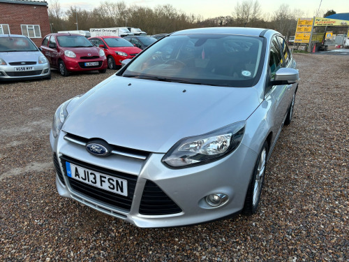 Ford Focus  1.0T EcoBoost Zetec Hatchback 5dr Petrol Manual Euro 5 (s/s) (100 ps) 
