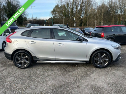 Volvo V40  2.0 D2 Lux Hatchback 5dr Diesel Manual Euro 6 (s/s 