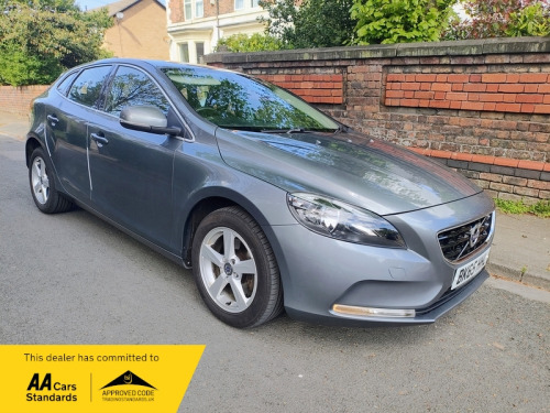 Volvo V40  2.0 D2 SE NAV