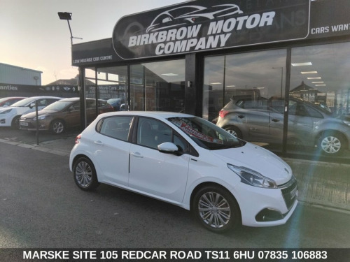 Peugeot 208  1.2 PureTech Signature Hatchback 5dr Petrol Manual