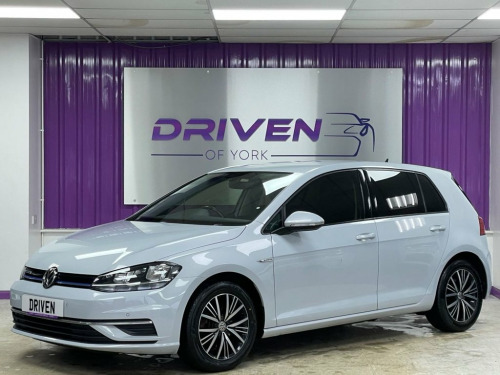 Volkswagen Golf  1.5 TSI EVO SE Nav Hatchback 5dr Petrol Manual Eur 