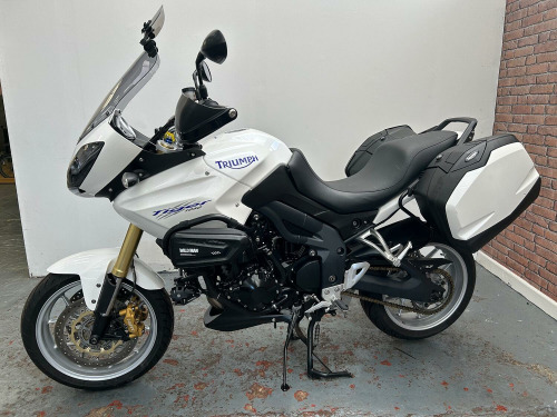 Triumph TIGER 1050  ABS, nice bike with good extras including factory panniers