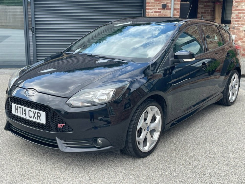 Ford Focus  2.0T EcoBoost ST Hatchback 5dr Petrol Manual Euro 