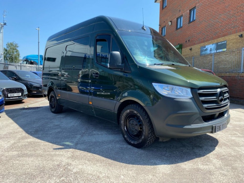 Mercedes-Benz Sprinter   Small double bed, night heater