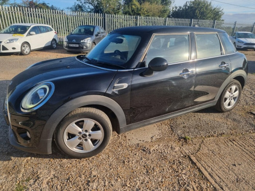 MINI Hatch  1.5 COOPER D 5d 114 BHP JET BLACK! CRUISE SPEED CO