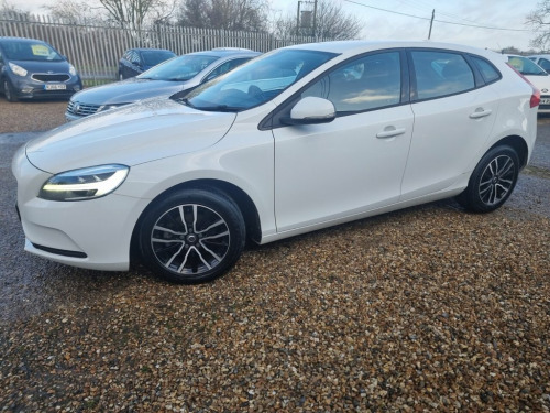 Volvo V40  2.0 D2 Momentum Nav Plus Hatchback 5dr Diesel Manu