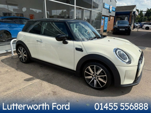 MINI Hatch  1.5 Cooper Classic Hatchback 3dr Petrol Steptronic