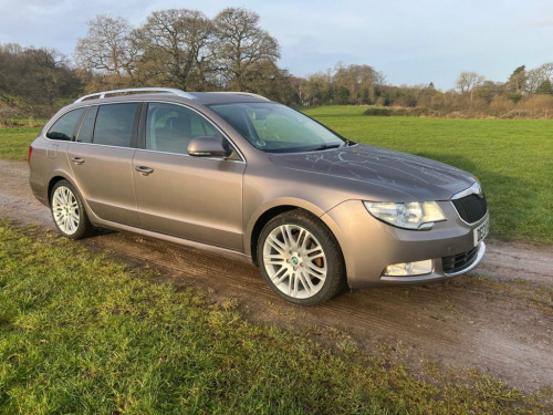 Skoda Superb  2.0 TDI SE Estate 5dr Diesel Manual Euro 5 (140 ps