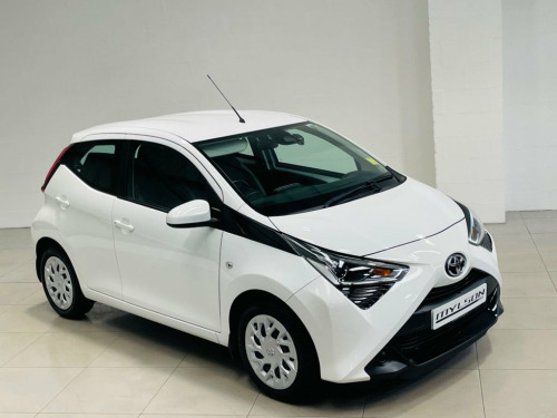Toyota AYGO  1.0 VVT-i x-play Hatchback 5dr Petrol x-shift Euro