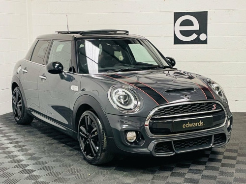 MINI Hatch  2.0 Cooper S Sport Hatchback 5dr Petrol Manual Eur