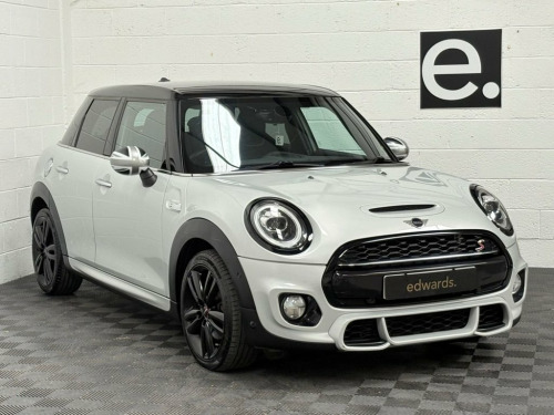 MINI Hatch  2.0 Cooper S Sport Hatchback 5dr Petrol Manual Eur