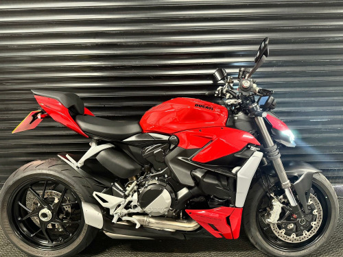 Ducati Streetfighter  V2 Red