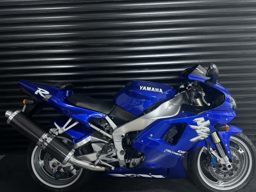 YAMAHA R1  