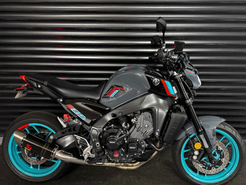 YAMAHA MT-09  Full Akrapovic + Many Extras