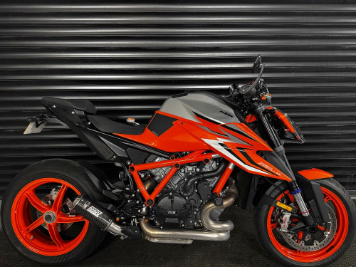 KTM 1290 SUPER DUKE R  EVO + Many Extraâ€™s 