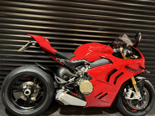 Ducati PANIGALE V4S  23MY 1 Owner Full Ducati Serviced New Tyres 