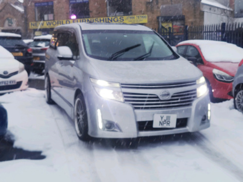 Nissan Elgrand  3.5 V6 4WD E52