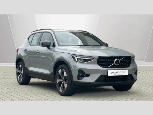 Volvo XC40  B3 Mild hybrid Petrol Plus Dark