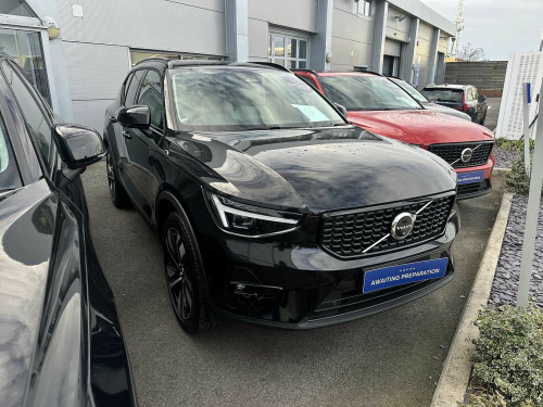 Volvo XC40  B3 Mild hybrid Petrol Ultra Dark