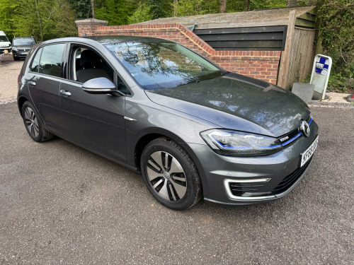 Volkswagen Golf  35.8kWh e-Golf