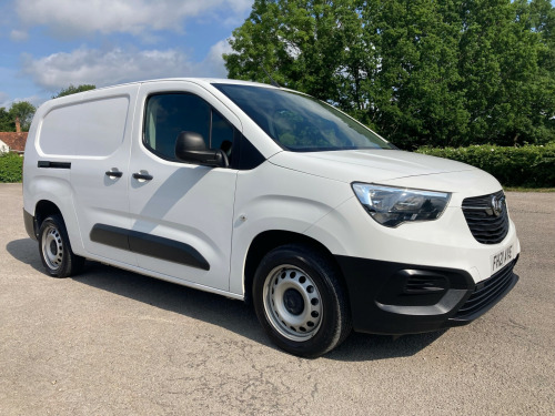 Vauxhall Combo  1.5 Turbo D 2300 Edition  Manual L2 H1 Euro 6 100 ps In White , Ulez Compli