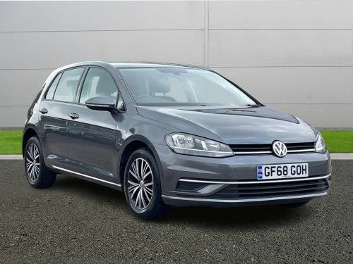 Volkswagen Golf  Hatchback SE