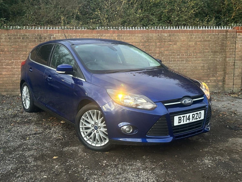 Ford Focus  1.0T EcoBoost Zetec Navigator Hatchback 5dr Petrol Manual Euro 5 (s/s) (125