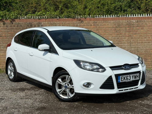 Ford Focus  1.6 Zetec Hatchback 5dr Petrol Powershift Euro 5 (125 ps)