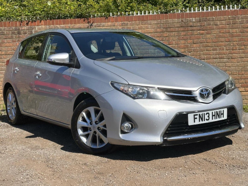 Toyota Auris  1.6 V-Matic Icon Hatchback 5dr Petrol Multidrive S Euro 5 (132 ps)