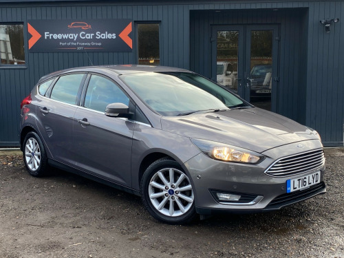 Ford Focus  1.0T EcoBoost Titanium Hatchback 5dr Petrol Manual Euro 6 (s/s) (125 ps) 