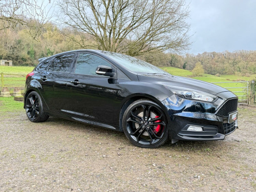 Ford Focus  2.0 T EcoBoost ST-3