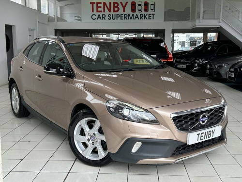 Volvo V40  2.0 D2 CROSS COUNTRY LUX 5d 118 BHP FHTD SEATS+DAB