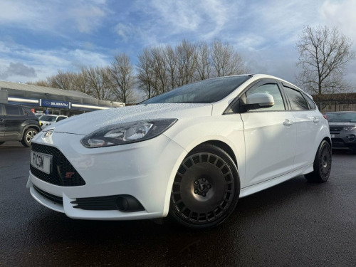 Ford Focus  2.0T EcoBoost ST-2 Hatchback 5dr Petrol Manual Eur